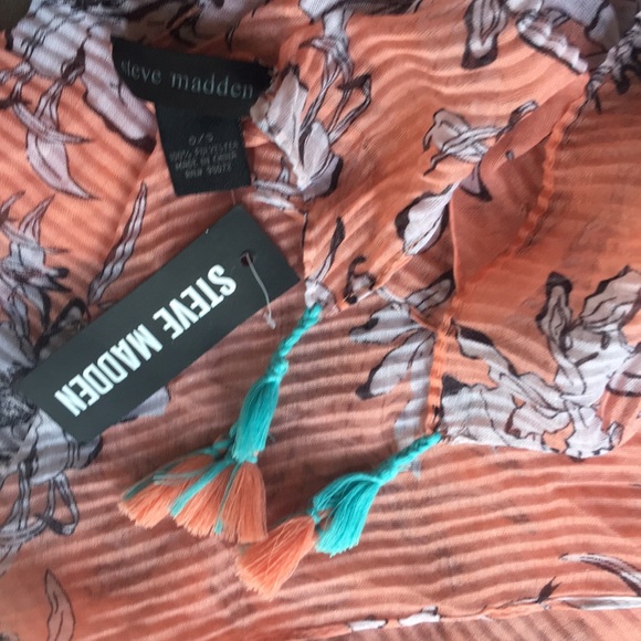 STEVE MADDEN PLEATED HIBISCUS OVERSIZED SCARF WRAP - Picture 3 of 3